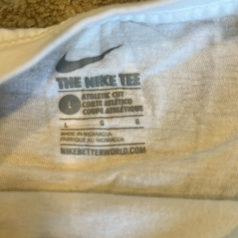 Nike Tee Athletic Cut Size Large - Picture 3 of 3